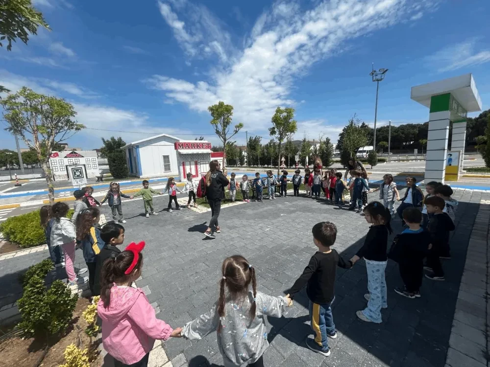 Minik Öğrencilere Uygulamalı Trafik Eğitimi