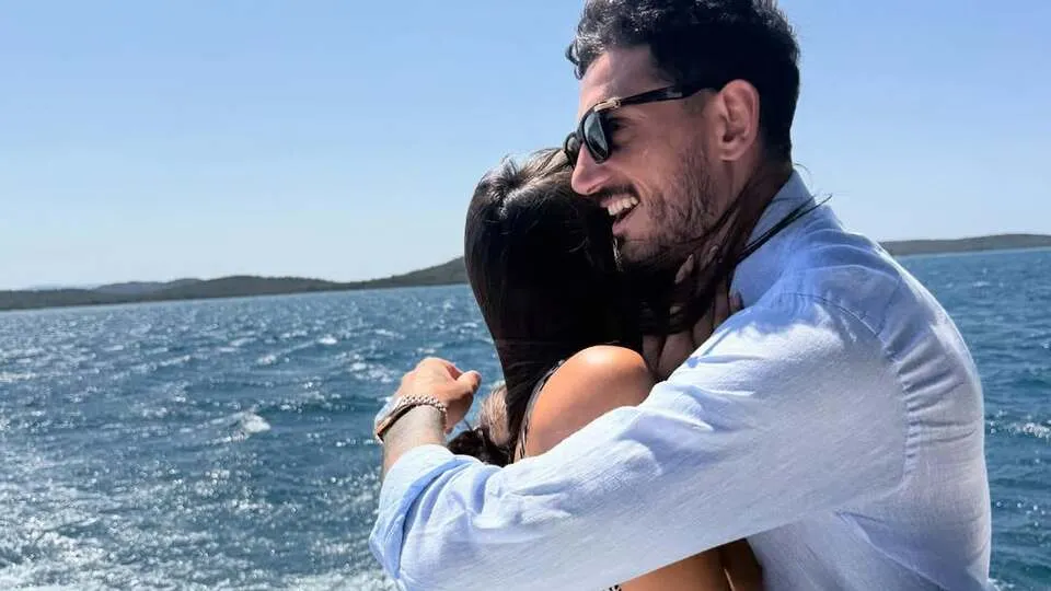 Hazal Çağlar ve Samet Akaydın Tatilde Aşk Tazeliyor